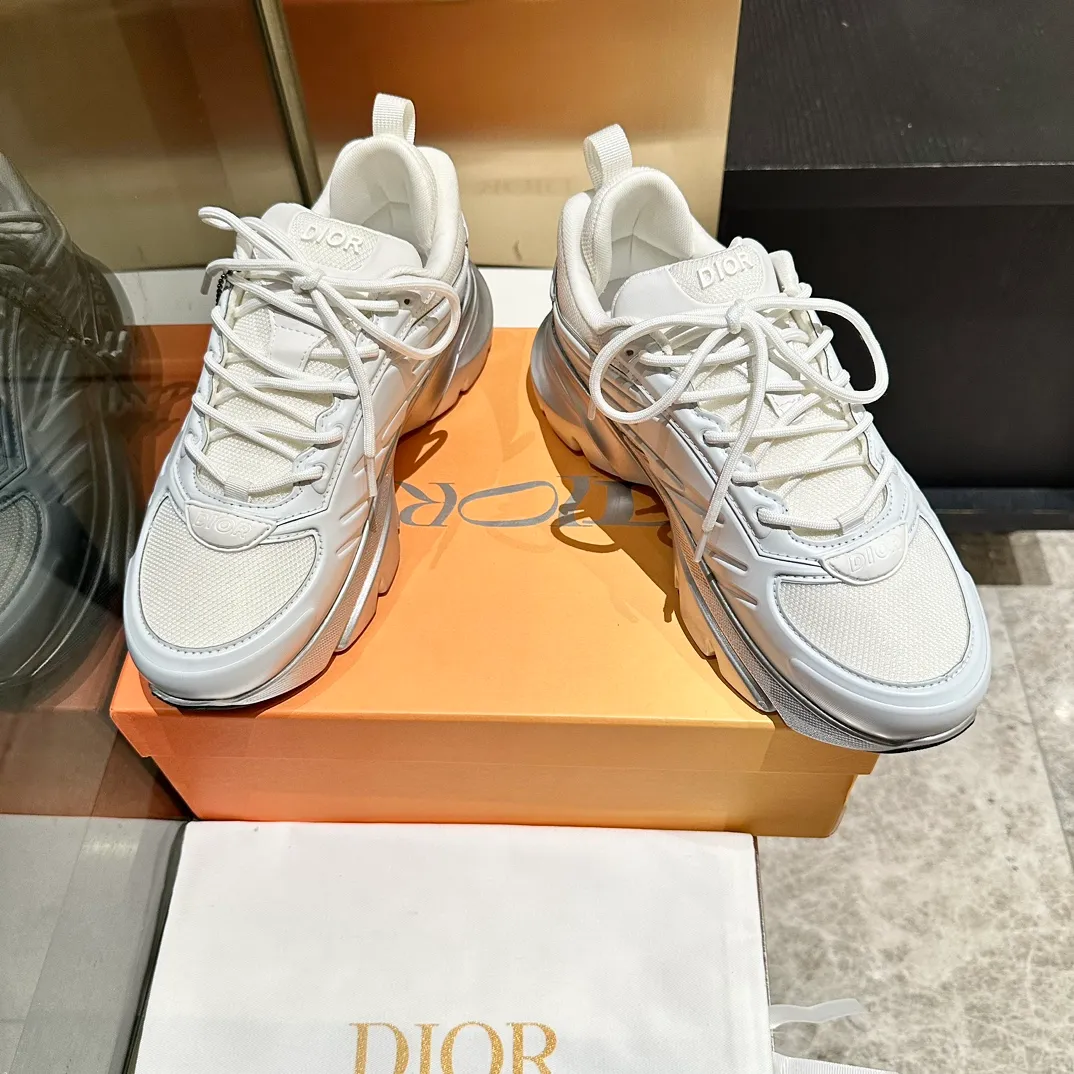 p680🐮🐮New to the Dior collection, these C'est Dior sneakers make a bold and stylish statement. Carefully crafted, the letters C and D are displayed on the sides of the upper for style, and the details add a touch of elegance. The lightweight two-tone Dior sole offers exceptional comfort and sporty appeal. Can add a stylish touch to any casual look. Christian Dior Paris signature on the tongue and sole. Two-tone notches feature Christian Dior's lucky star symbol. Women’s size 35-40, men’s size 38-45